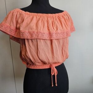 💜 Guess szS Sun Coral Belize Off-Shoulder Crop Top by Guess